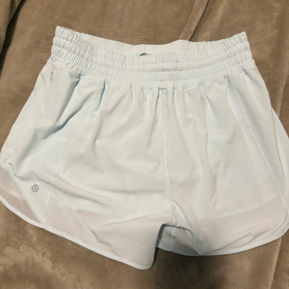 Lululemon Athletica hotty hot high rise 4” shorts size 8